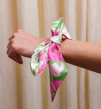 Load image into Gallery viewer, Delta Zeta Scarflette