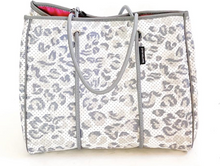 Load image into Gallery viewer, preneLOVE Yorkville Tote