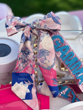 Load image into Gallery viewer, Delta Gamma Sequin Heart Strap
